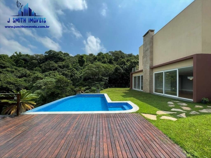 Casa à venda e aluguel com 4 quartos, 493m² - Foto 1