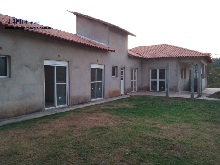 Casa à venda com 4 quartos, 282m² - Foto 1