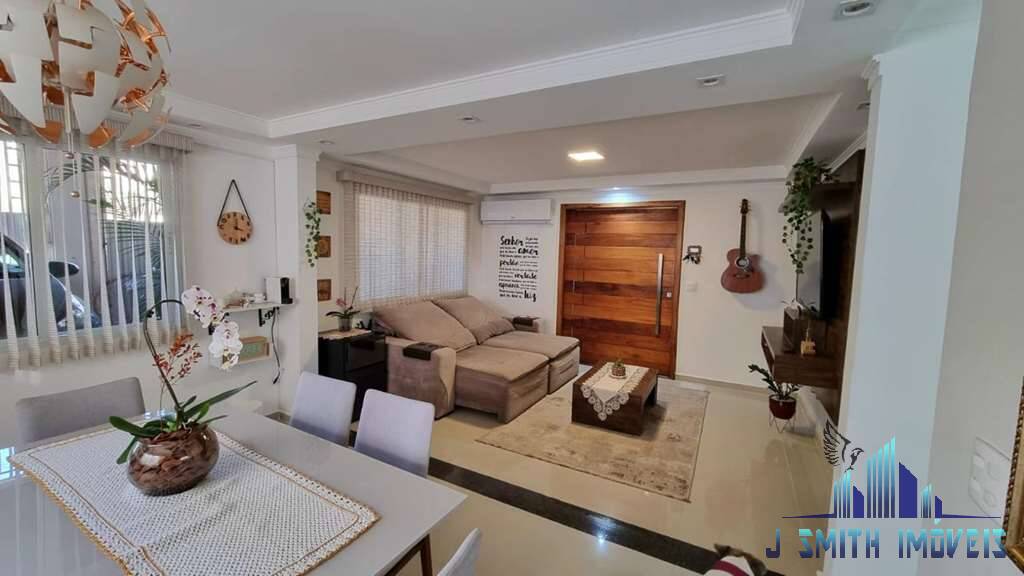 Casa à venda com 3 quartos, 183m² - Foto 1