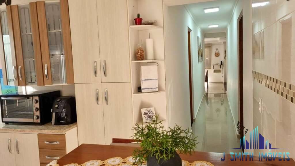 Casa à venda com 3 quartos, 183m² - Foto 8