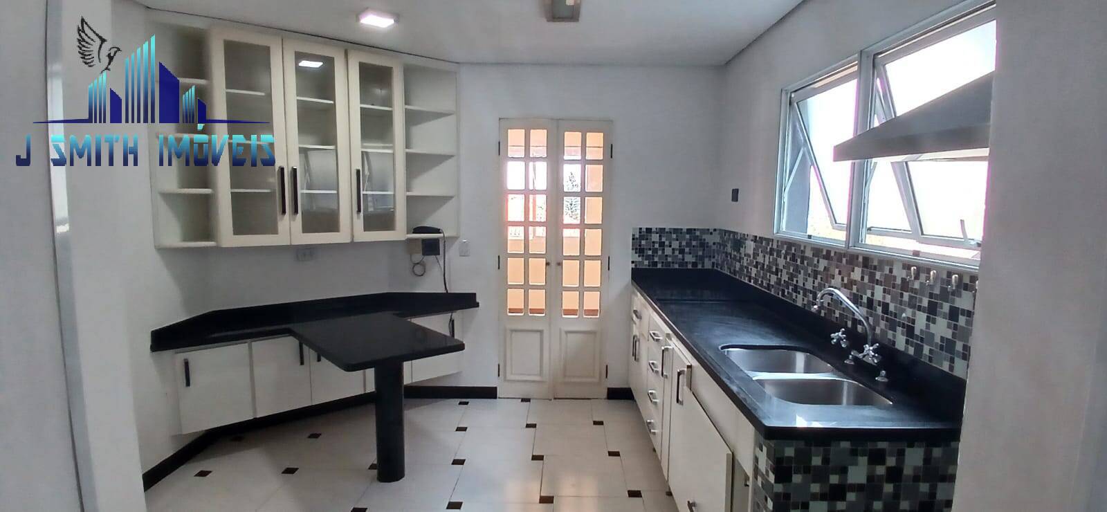 Casa para alugar com 3 quartos, 300m² - Foto 8