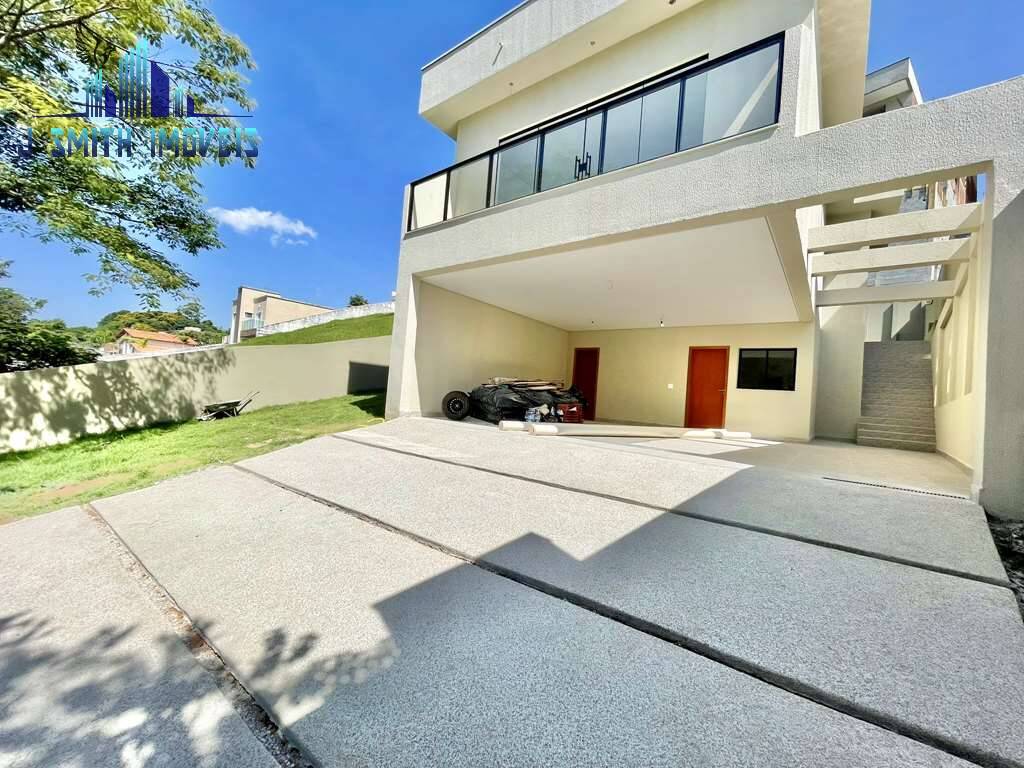 Casa à venda com 3 quartos, 230m² - Foto 1